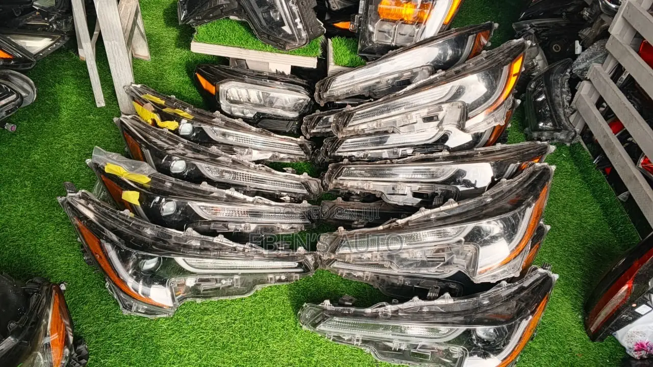 Used Toyota Corolla 2020 LE Headlights