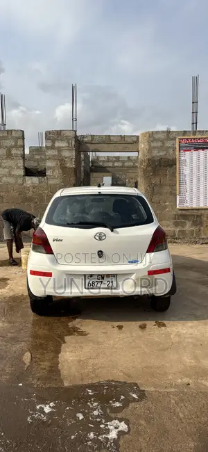 Toyota Vitz 1.3 AWD 3dr 2010 White