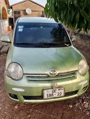 Toyota Sienta 2008 Green