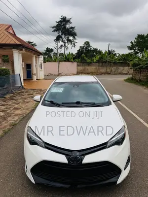 Toyota Corolla LE (1.8L 4cyl 2A) 2019 White
