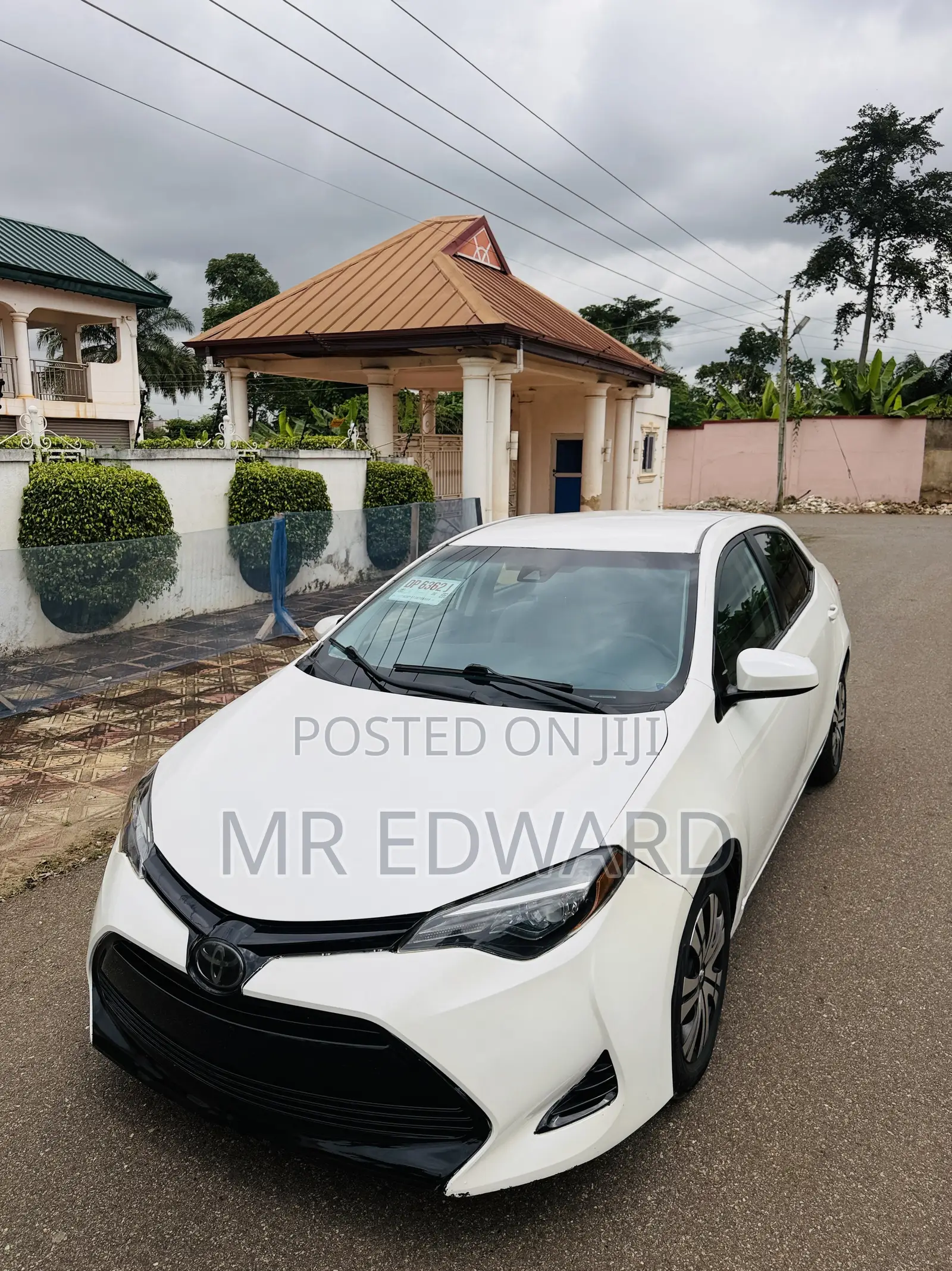 Toyota Corolla LE (1.8L 4cyl 2A) 2019 White