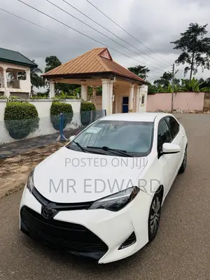 Toyota Corolla LE (1.8L 4cyl 2A) 2019 White