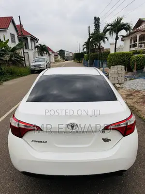 Toyota Corolla LE (1.8L 4cyl 2A) 2019 White
