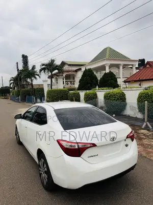 Toyota Corolla LE (1.8L 4cyl 2A) 2019 White