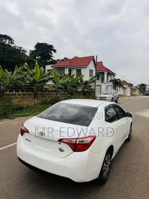 Toyota Corolla LE (1.8L 4cyl 2A) 2019 White