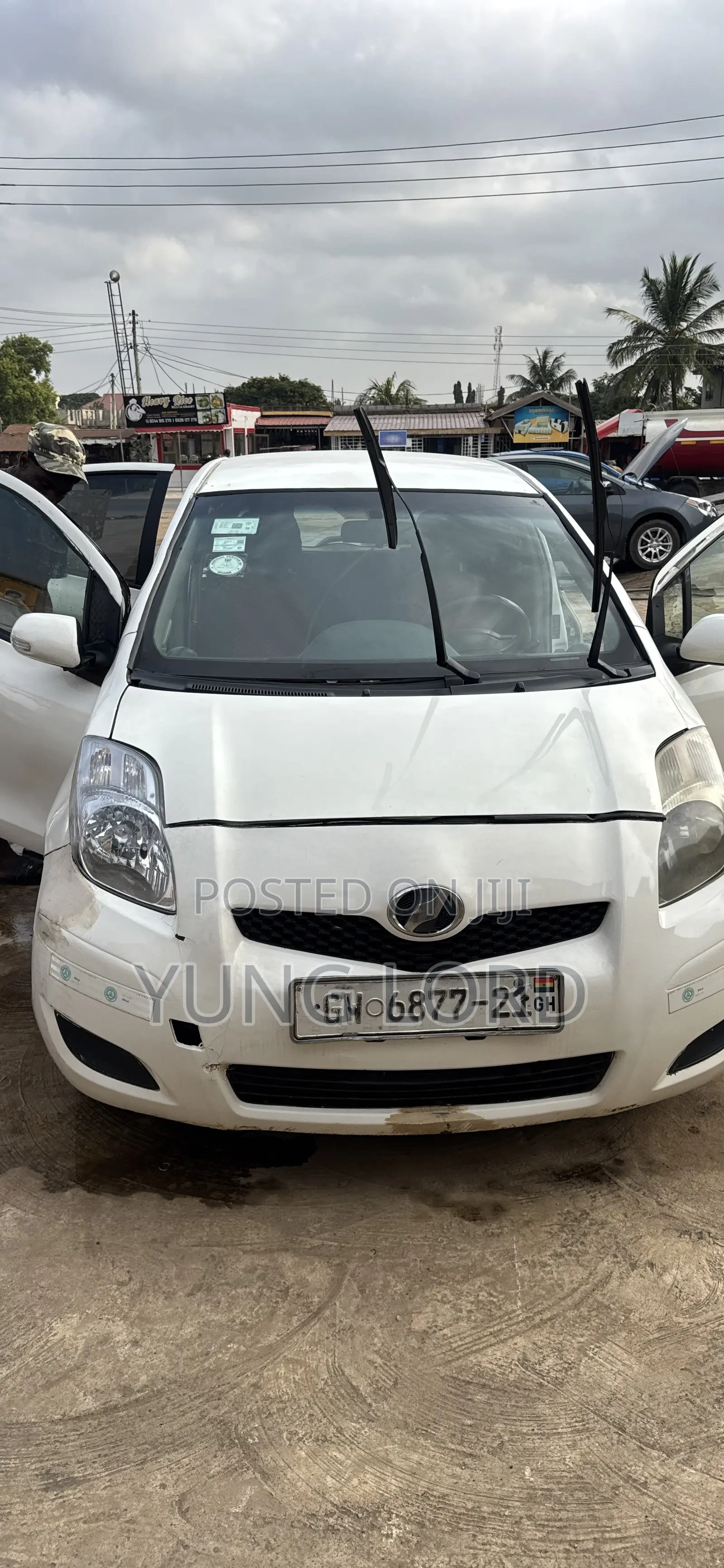 Toyota Vitz 1.3 AWD 3dr 2010 White