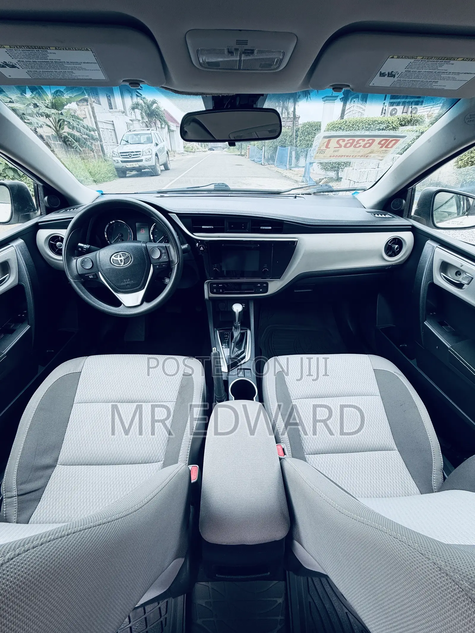Toyota Corolla LE (1.8L 4cyl 2A) 2019 White