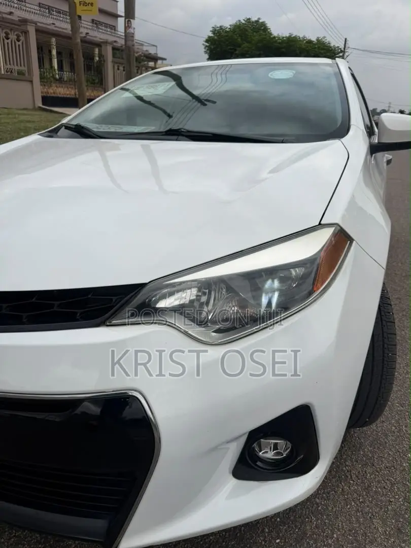 Toyota Corolla S 4dr Sedan (1.8L 4cyl CVT) 2015 White