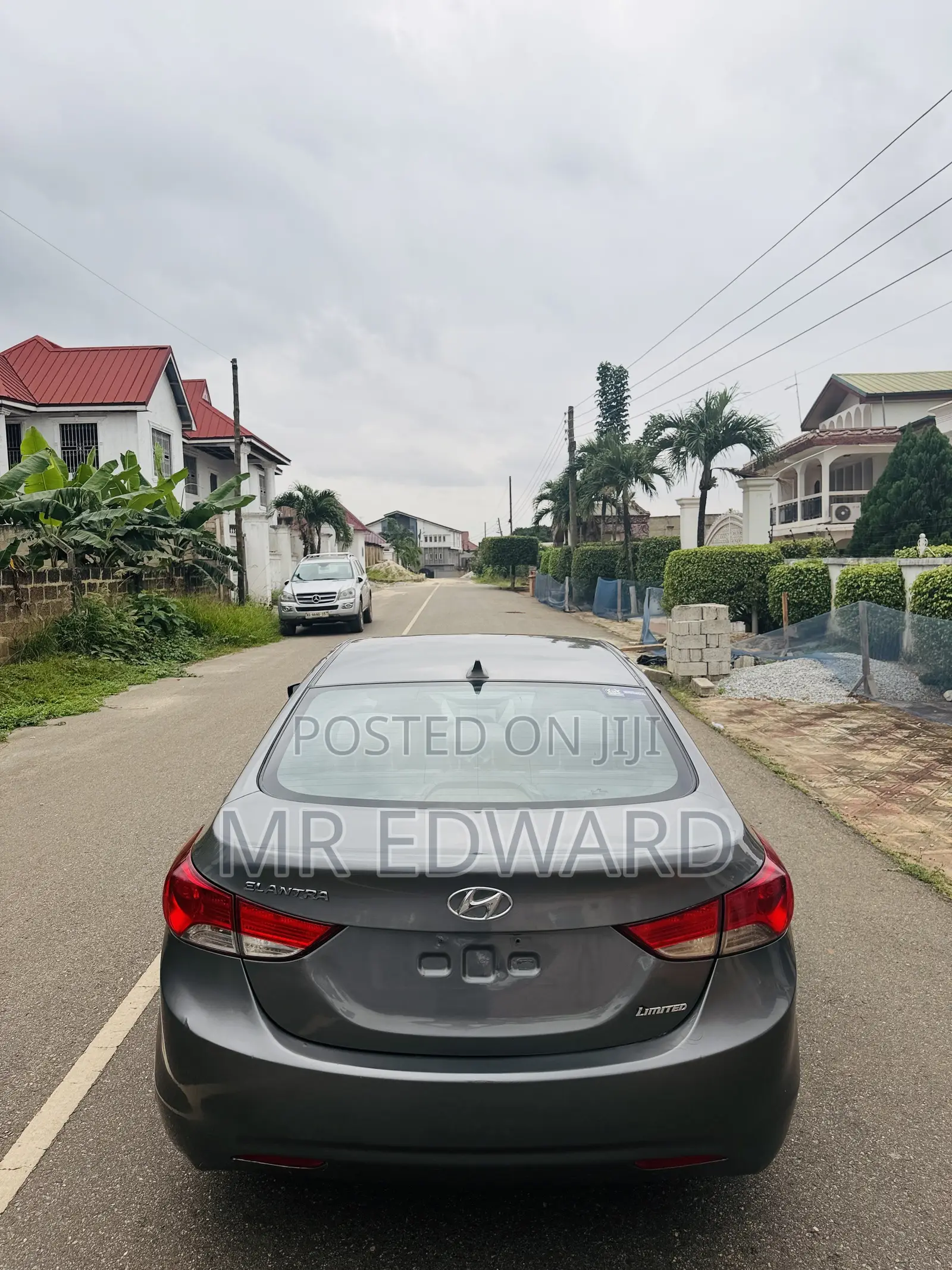 Hyundai Elantra Limited Sedan FWD (1.8L 4cyl 6A) 2013 Beige