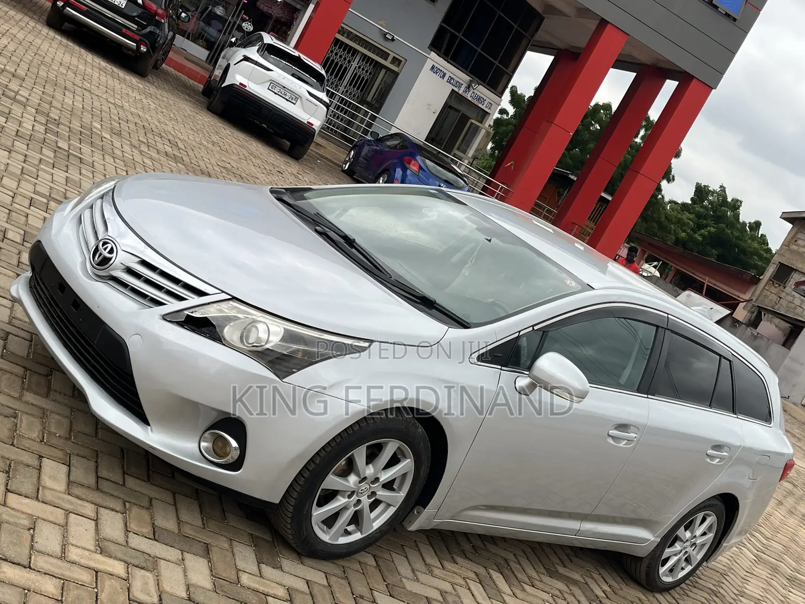 Toyota Avensis 2014 Silver