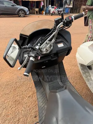 Yamaha Majesty 2000 Black