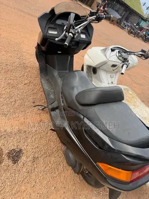 Yamaha Majesty 2000 Black