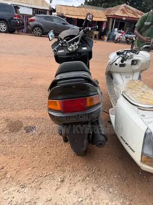 Yamaha Majesty 2000 Black