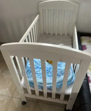 A Durable and Modern Styled Baby Crib. Suitable for Babies 0-10yrs Old