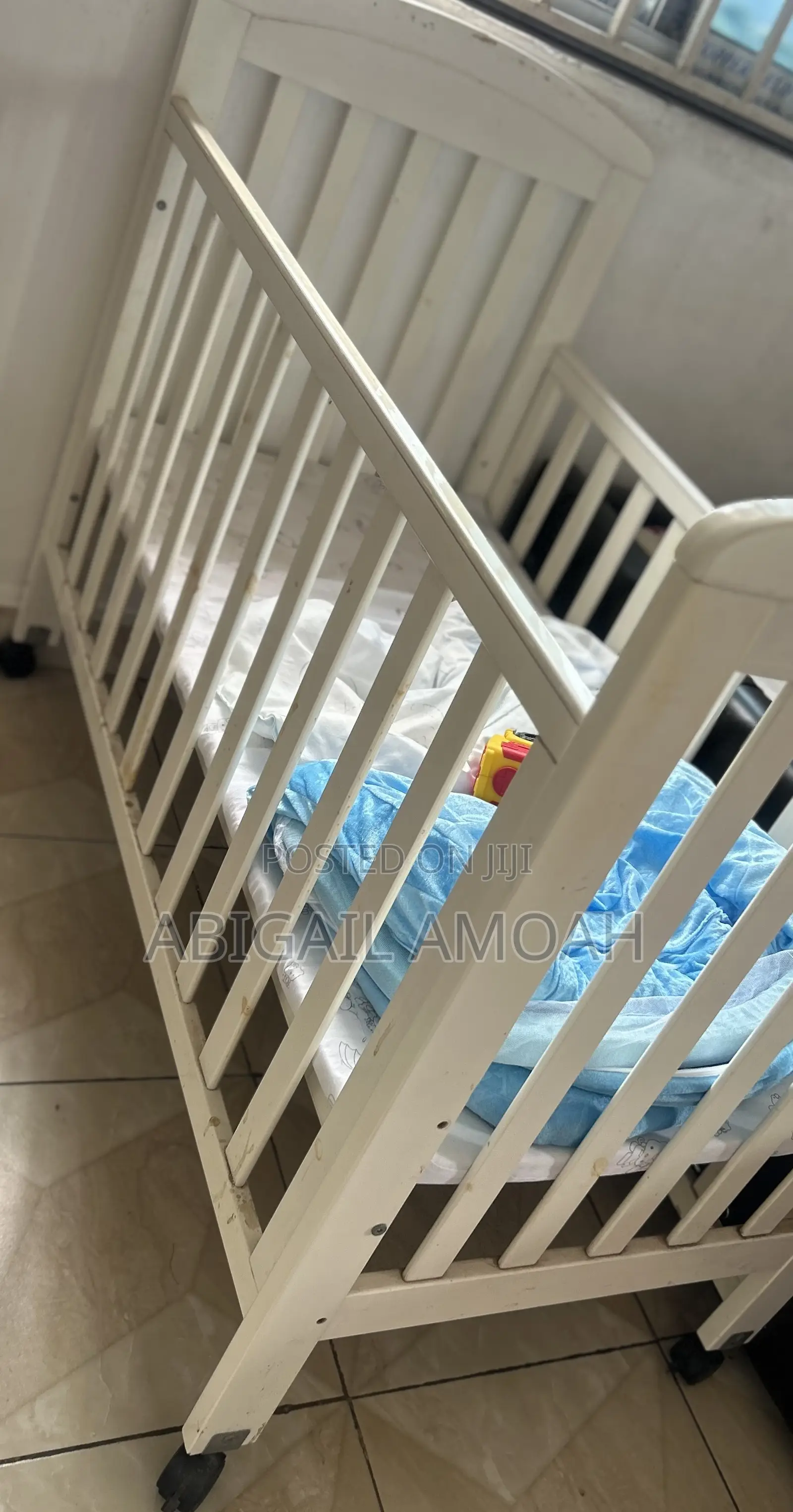 A Durable and Modern Styled Baby Crib. Suitable for Babies 0-10yrs Old
