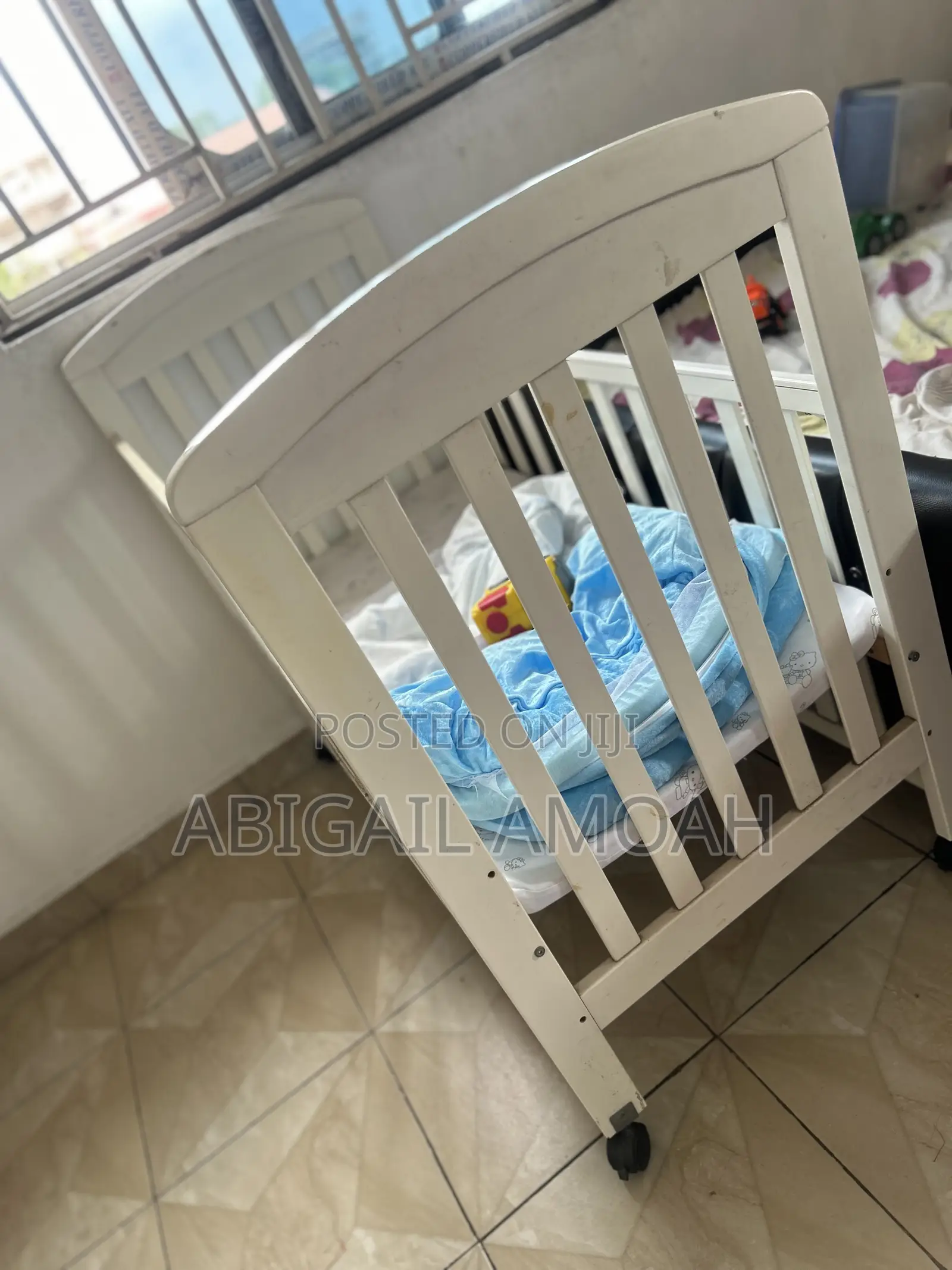 A Durable and Modern Styled Baby Crib. Suitable for Babies 0-10yrs Old