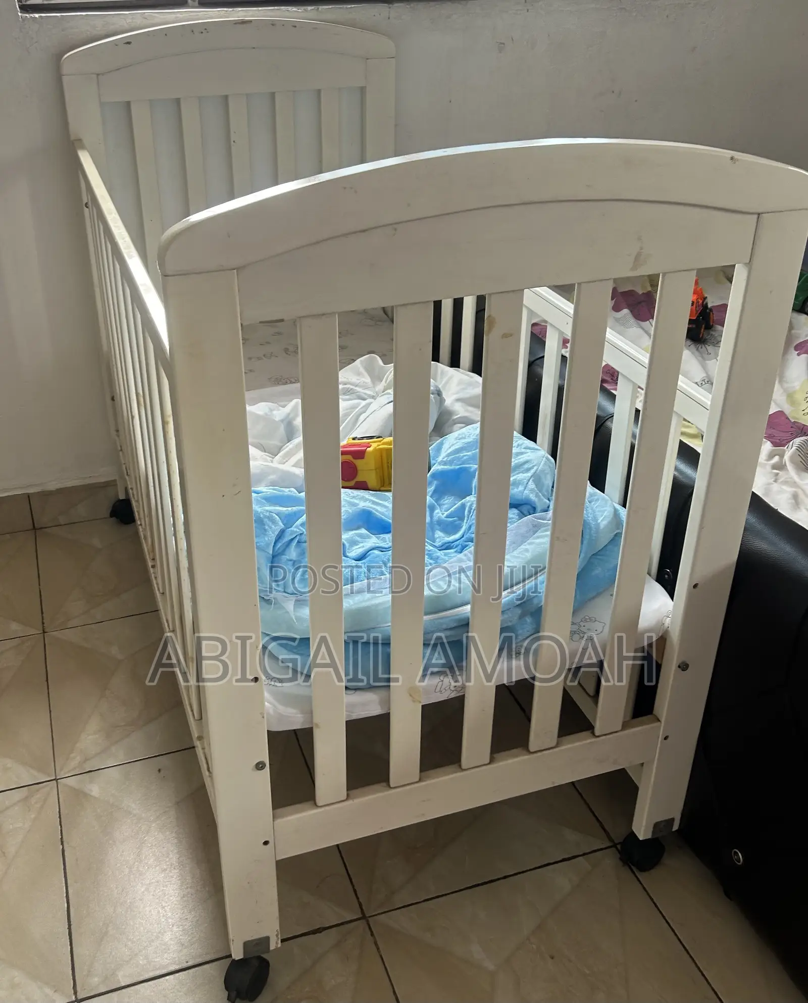 A Durable and Modern Styled Baby Crib. Suitable for Babies 0-10yrs Old