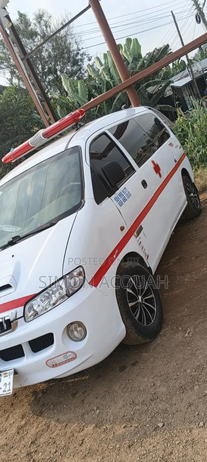 Hyundai H1 2005 White