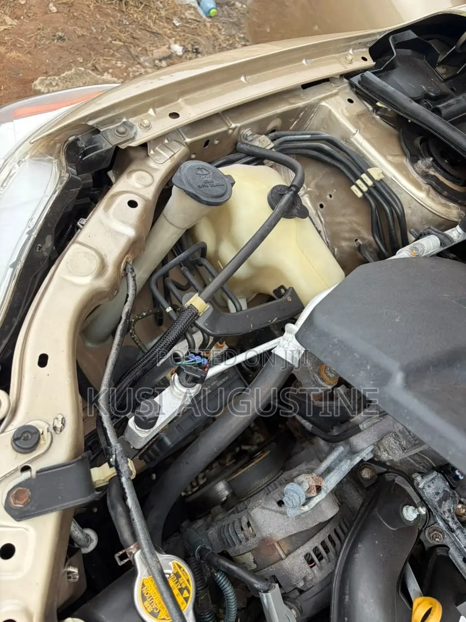 Toyota Corolla LE 4dr Sedan (1.8L 4cyl 4A) 2013 Beige