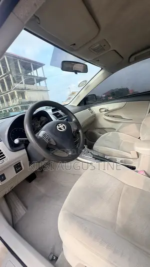 Toyota Corolla LE 4dr Sedan (1.8L 4cyl 4A) 2013 Beige