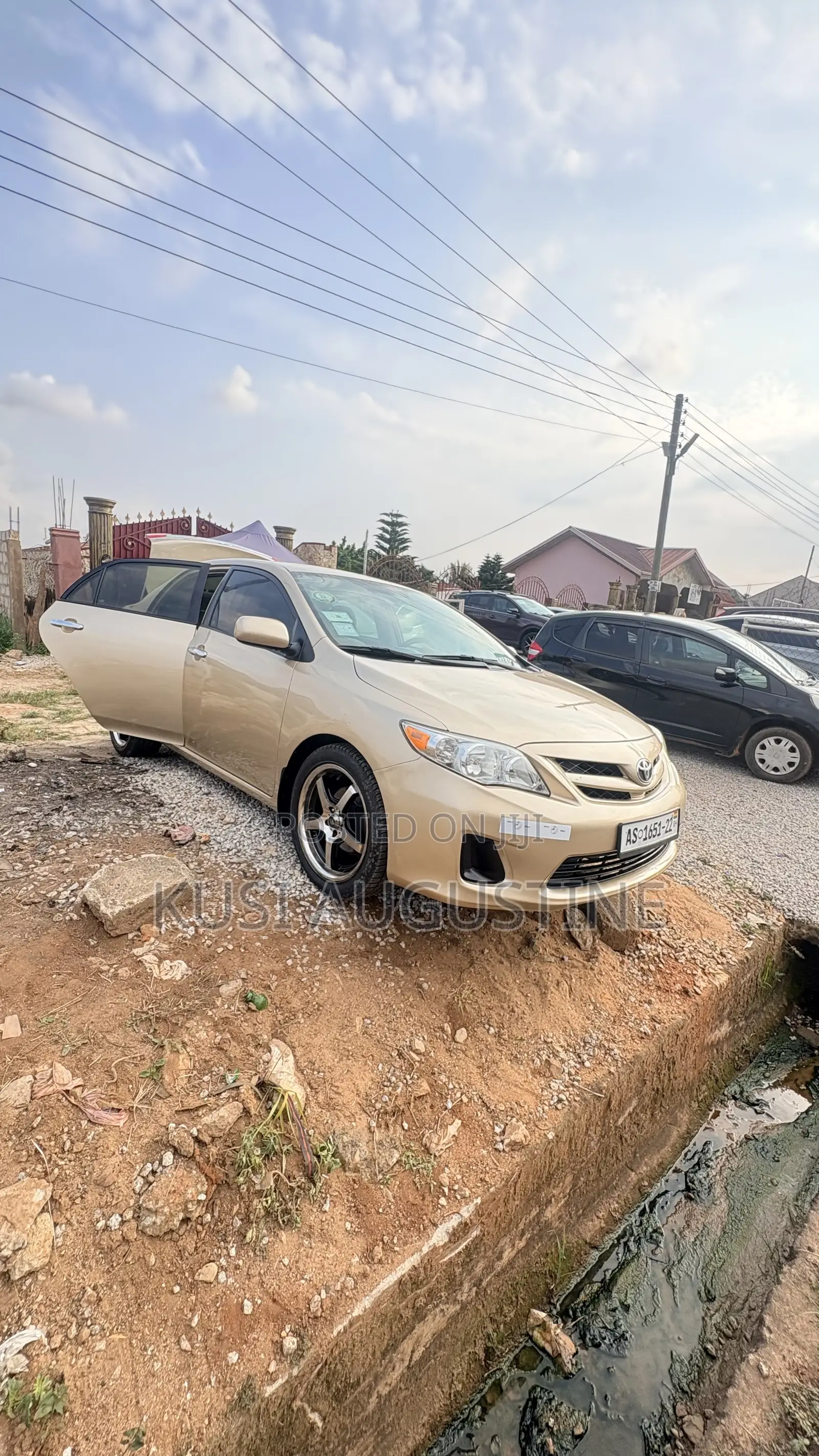 Toyota Corolla LE 4dr Sedan (1.8L 4cyl 4A) 2013 Beige