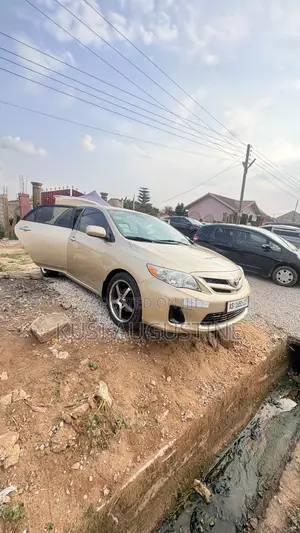 Toyota Corolla LE 4dr Sedan (1.8L 4cyl 4A) 2013 Beige