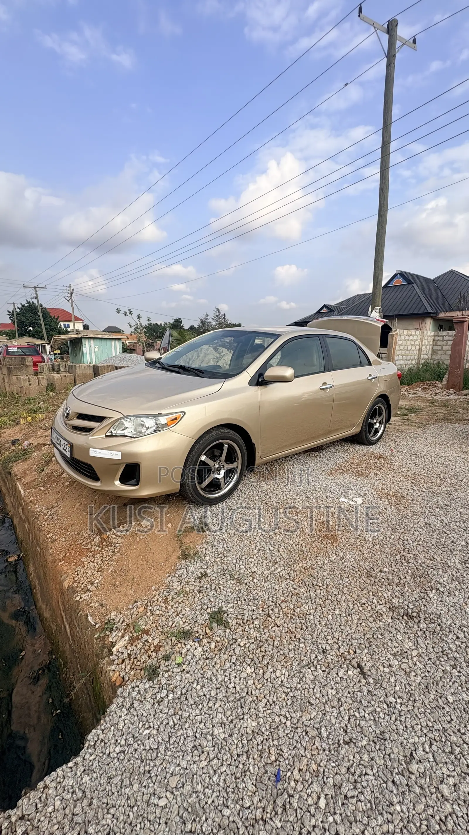 Toyota Corolla LE 4dr Sedan (1.8L 4cyl 4A) 2013 Beige