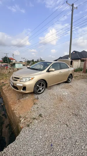 Toyota Corolla LE 4dr Sedan (1.8L 4cyl 4A) 2013 Beige