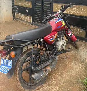 Bajaj Boxer 150 UG 2025 Red
