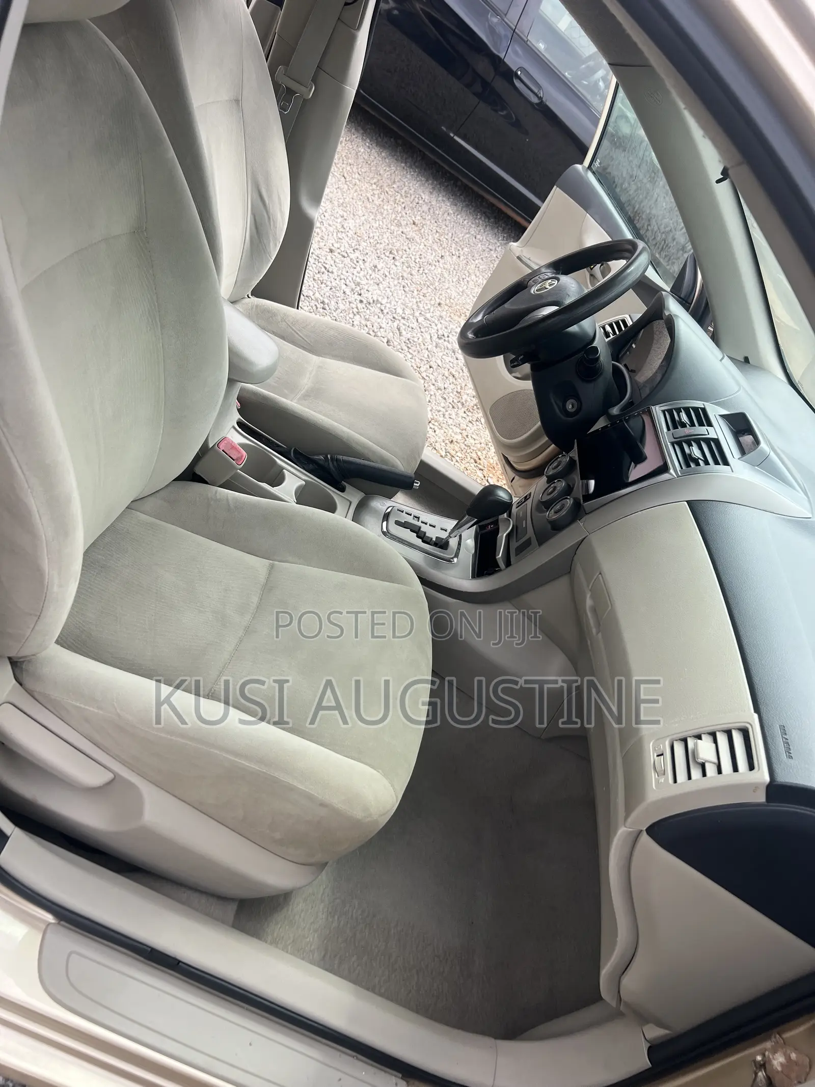 Toyota Corolla LE 4dr Sedan (1.8L 4cyl 4A) 2013 Beige