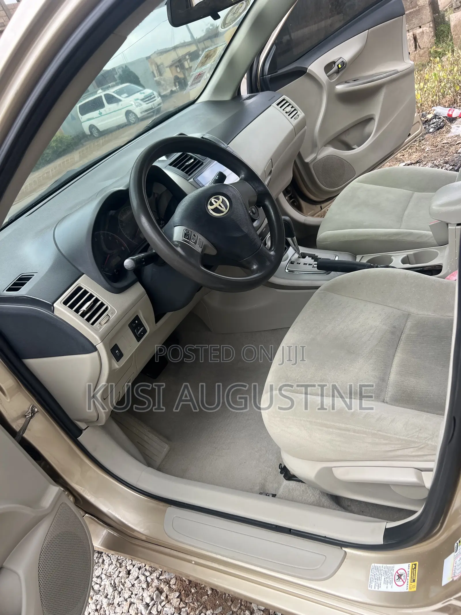 Toyota Corolla LE 4dr Sedan (1.8L 4cyl 4A) 2013 Beige