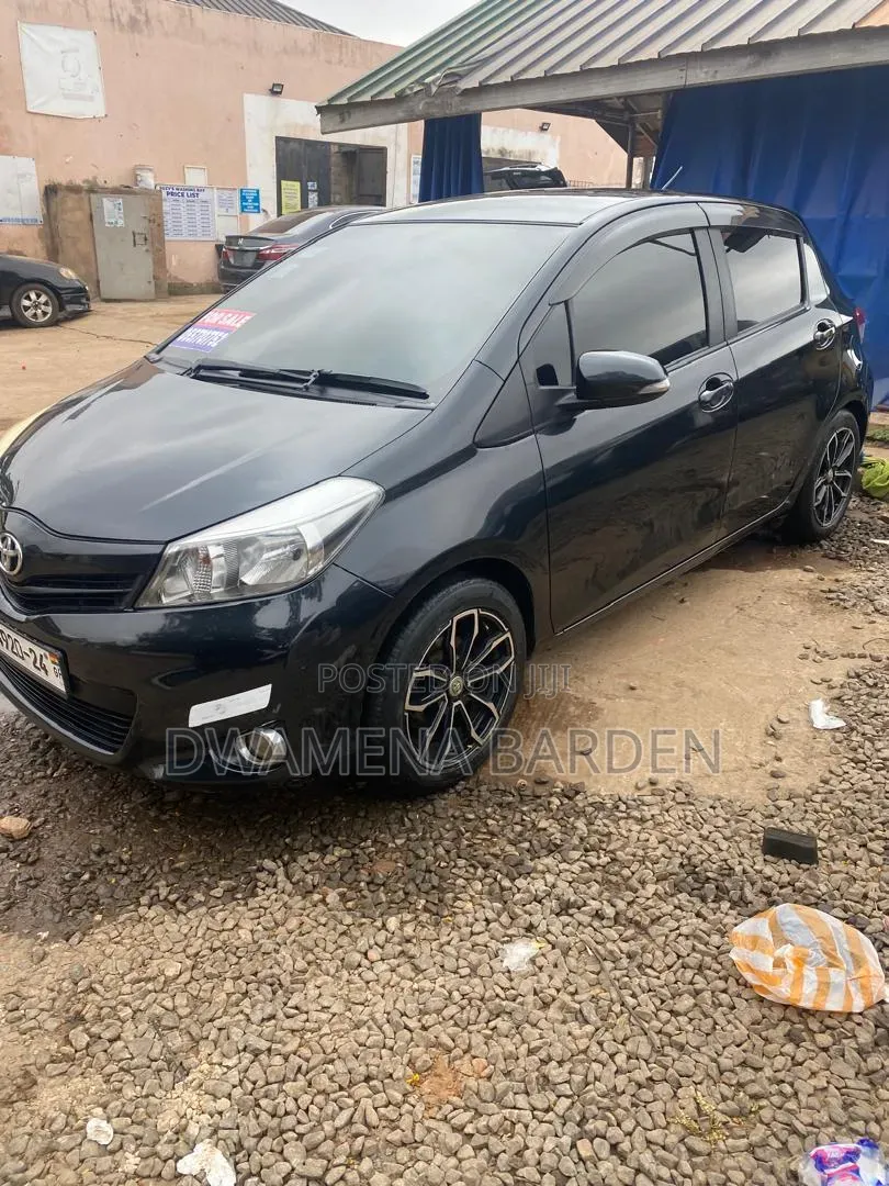 Toyota Vitz 2012 Black