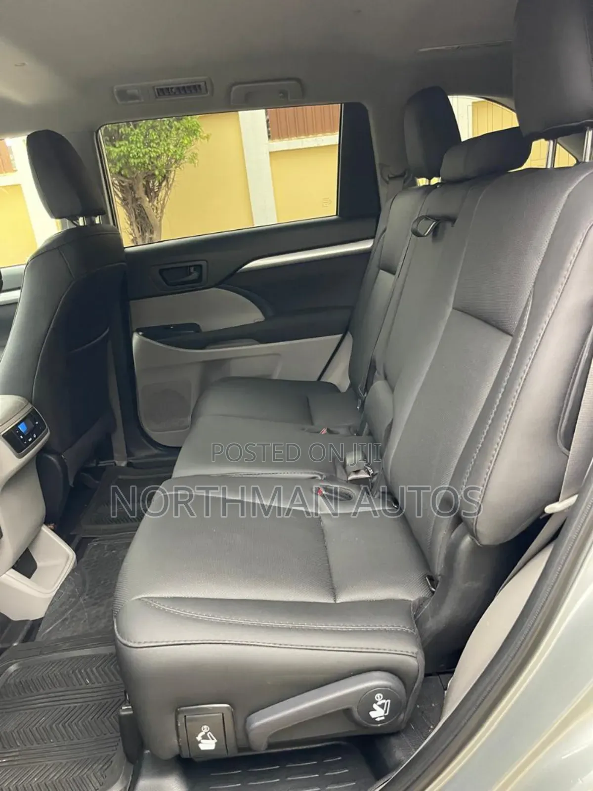 Toyota Highlander LE Plus 2019 Gray
