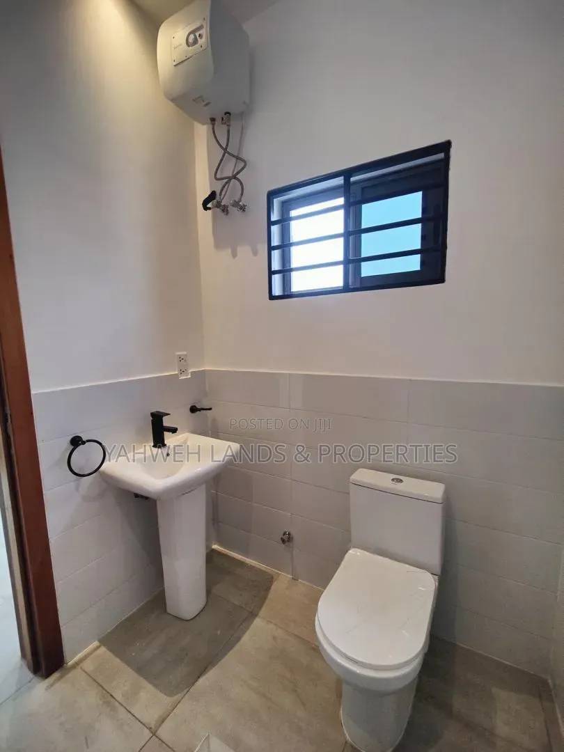 3bdrm House in Adenta New Site for sale
