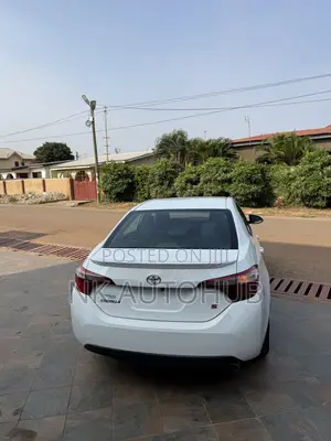Toyota Corolla S 4dr Sedan (1.8L 4cyl CVT) 2015 White