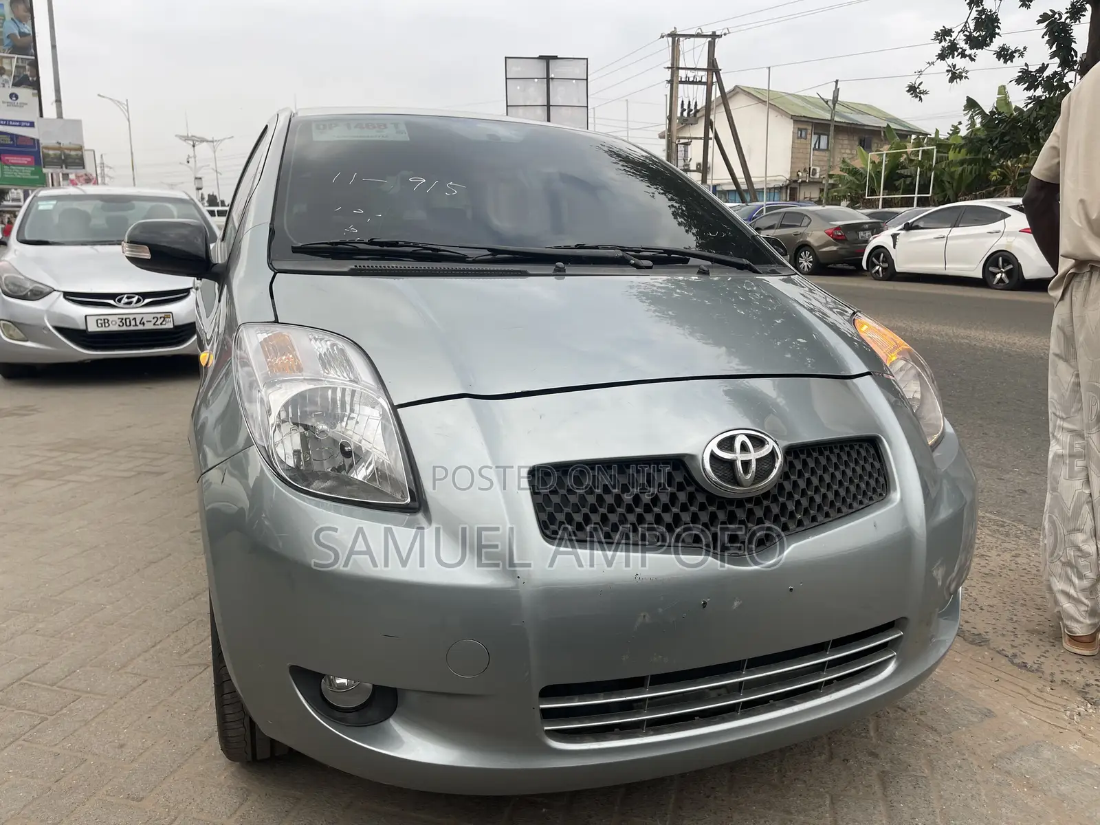 Toyota Yaris Base Hatchback 5dr 2011 Gray