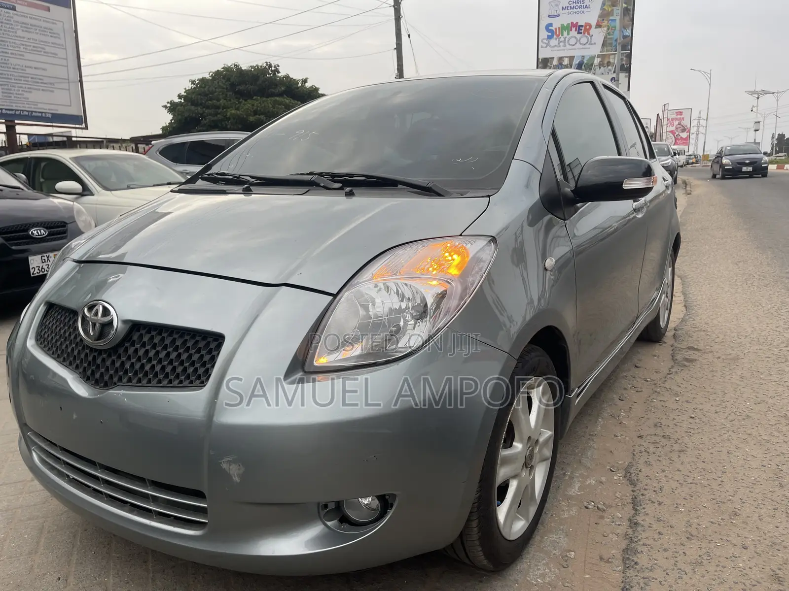 Toyota Yaris Base Hatchback 5dr 2011 Gray