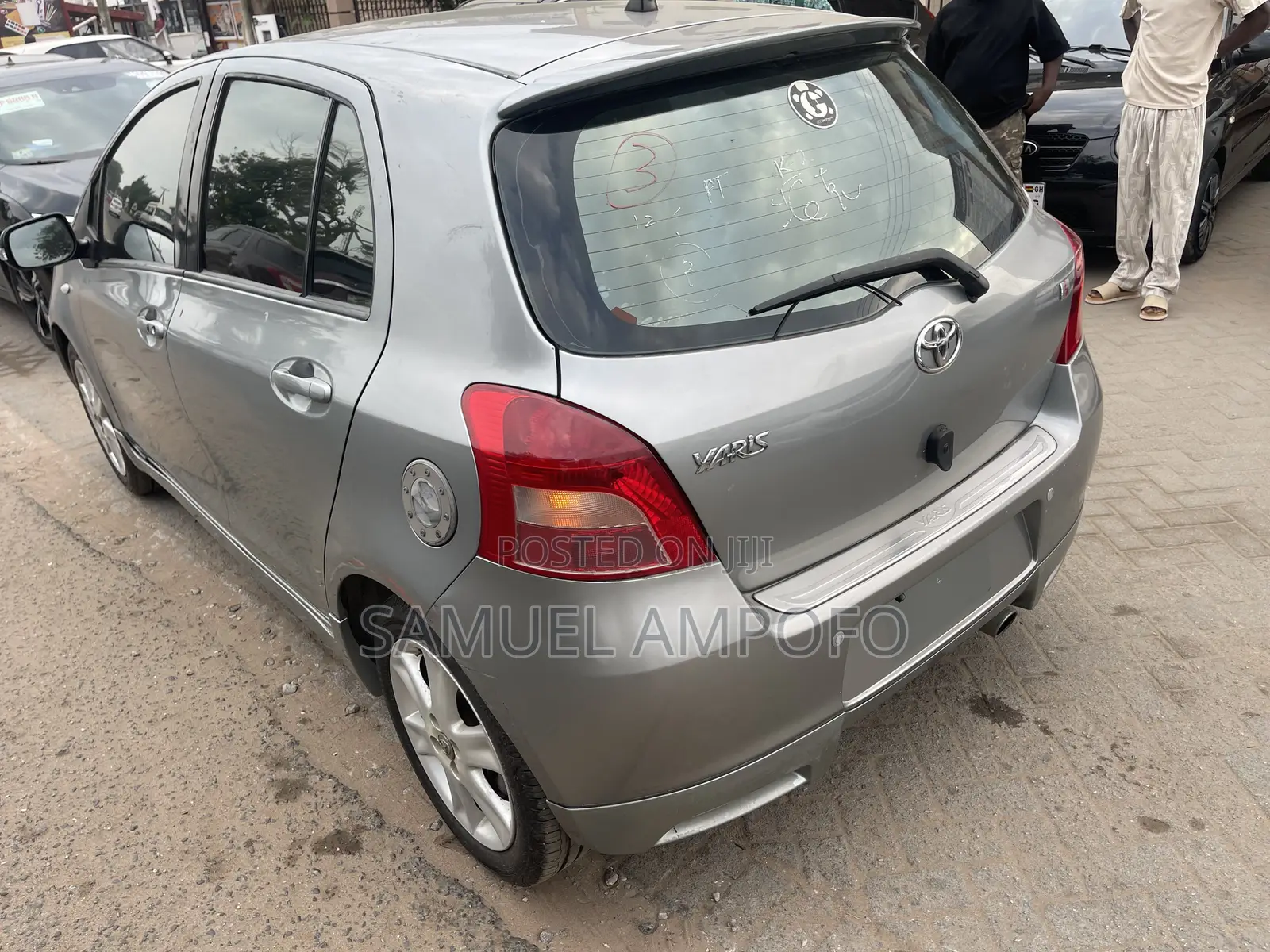 Toyota Yaris Base Hatchback 5dr 2011 Gray