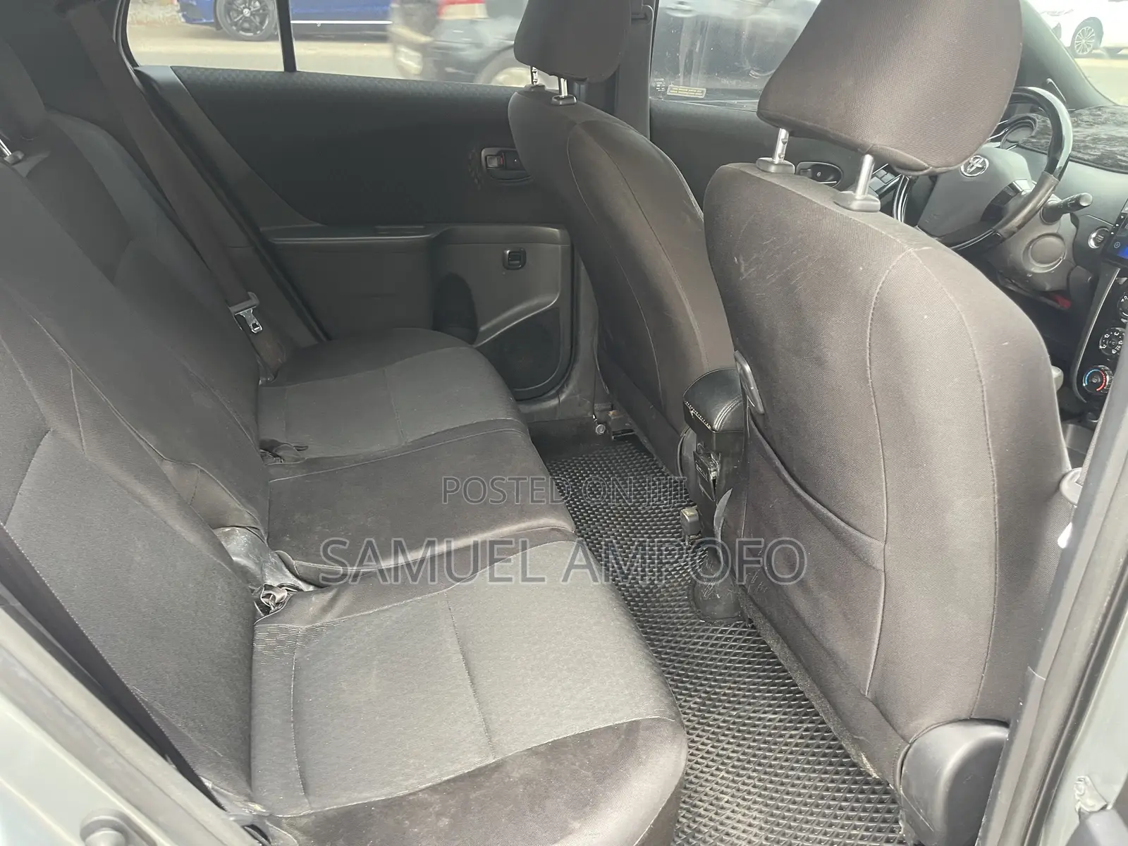 Toyota Yaris Base Hatchback 5dr 2011 Gray
