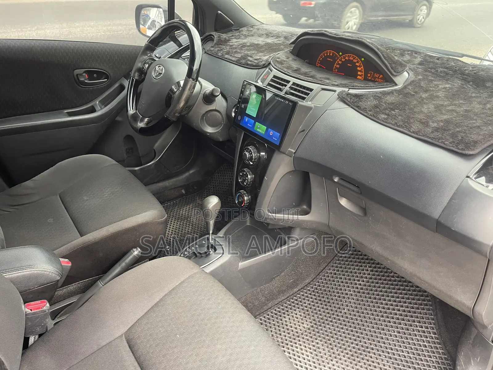 Toyota Yaris Base Hatchback 5dr 2011 Gray