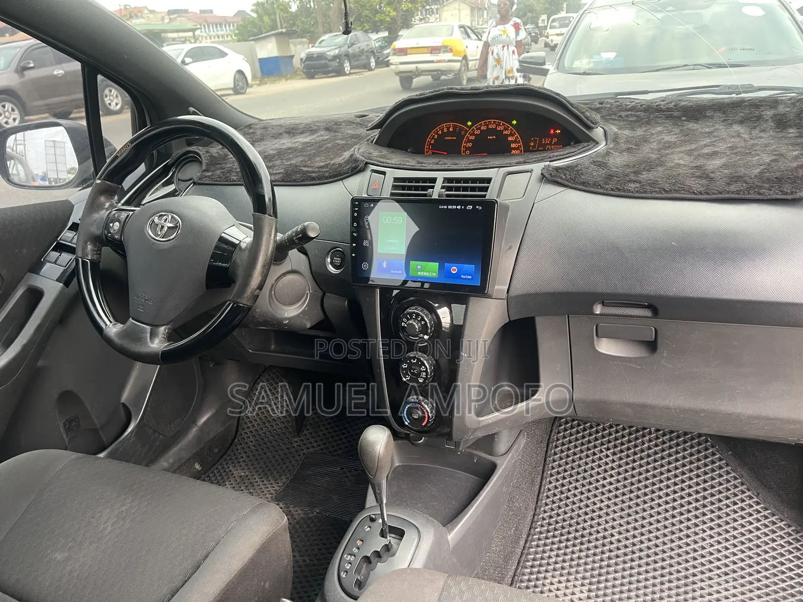 Toyota Yaris Base Hatchback 5dr 2011 Gray