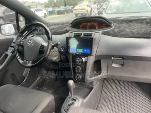 Toyota Yaris Base Hatchback 5dr 2011 Gray