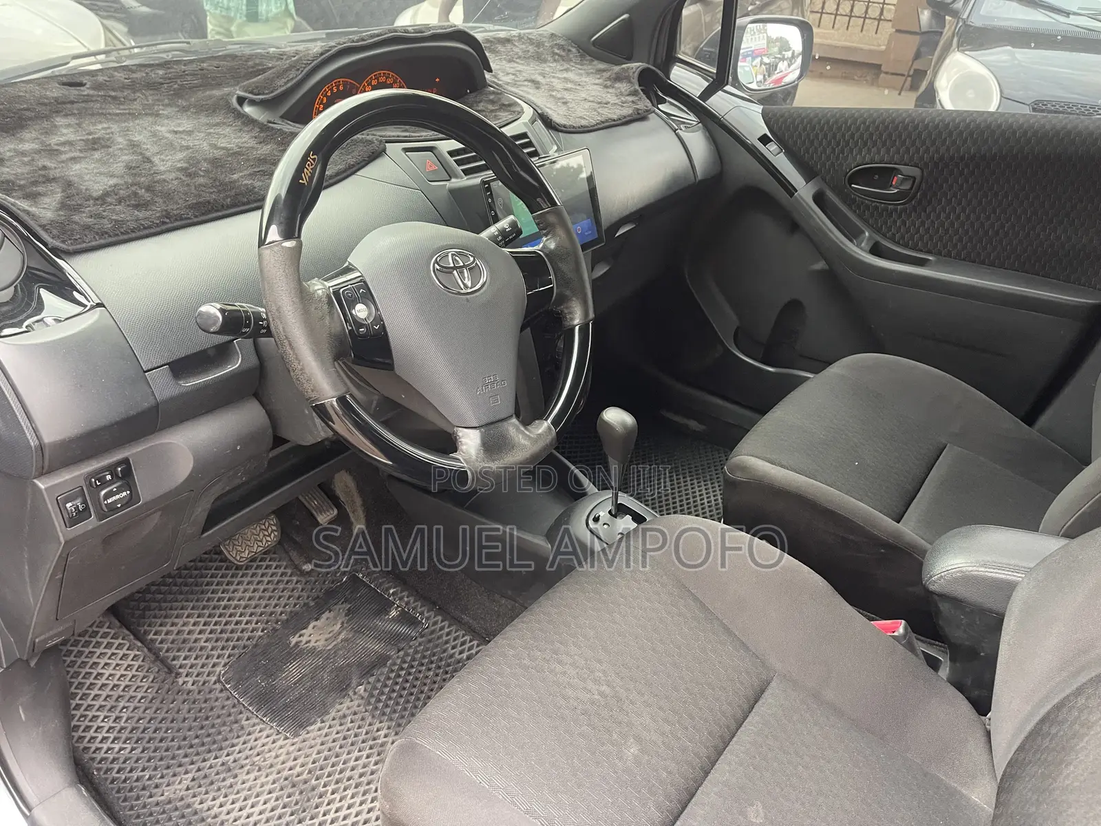 Toyota Yaris Base Hatchback 5dr 2011 Gray