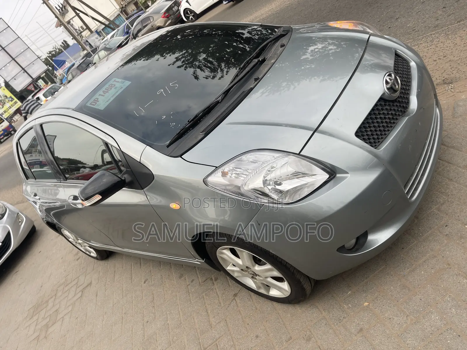 Toyota Yaris Base Hatchback 5dr 2011 Gray