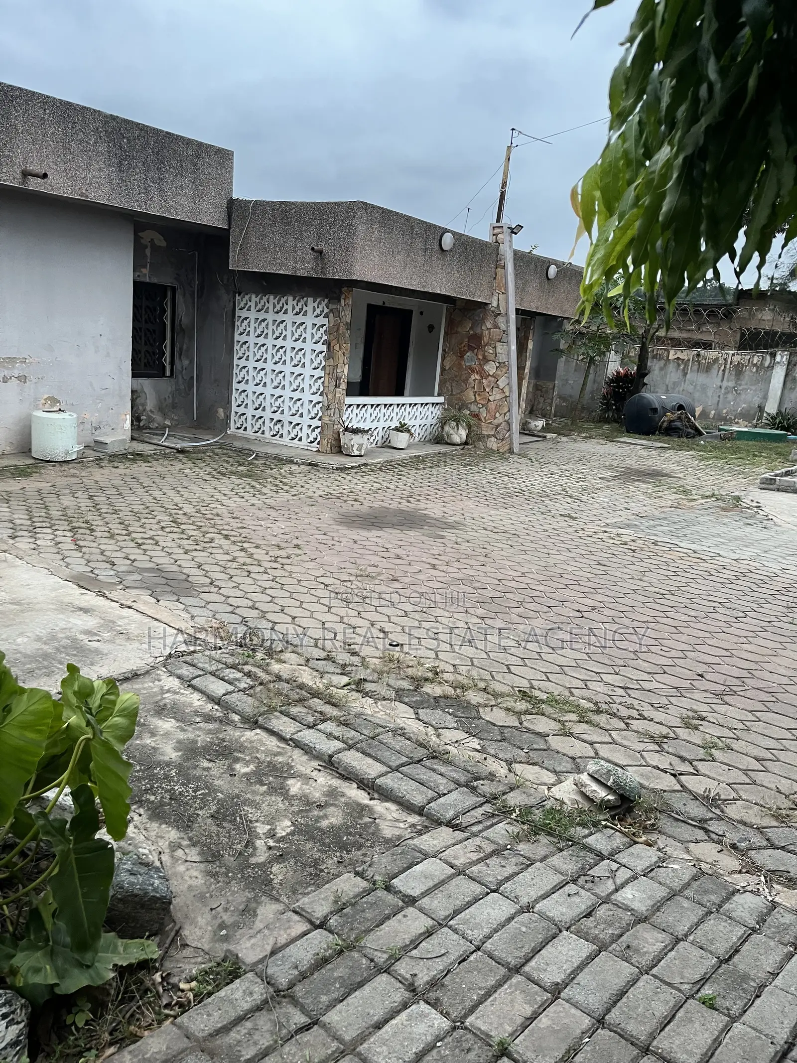 4bdrm House in Abofu for sale