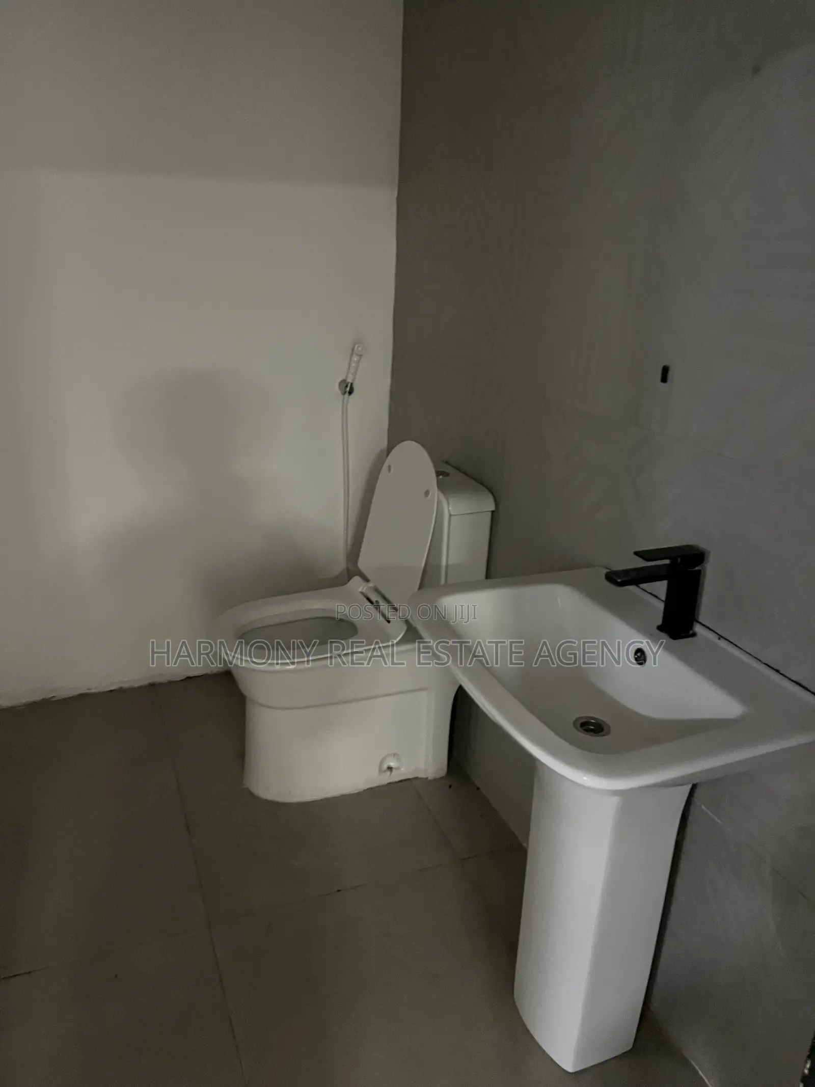 4bdrm House in Abofu for sale