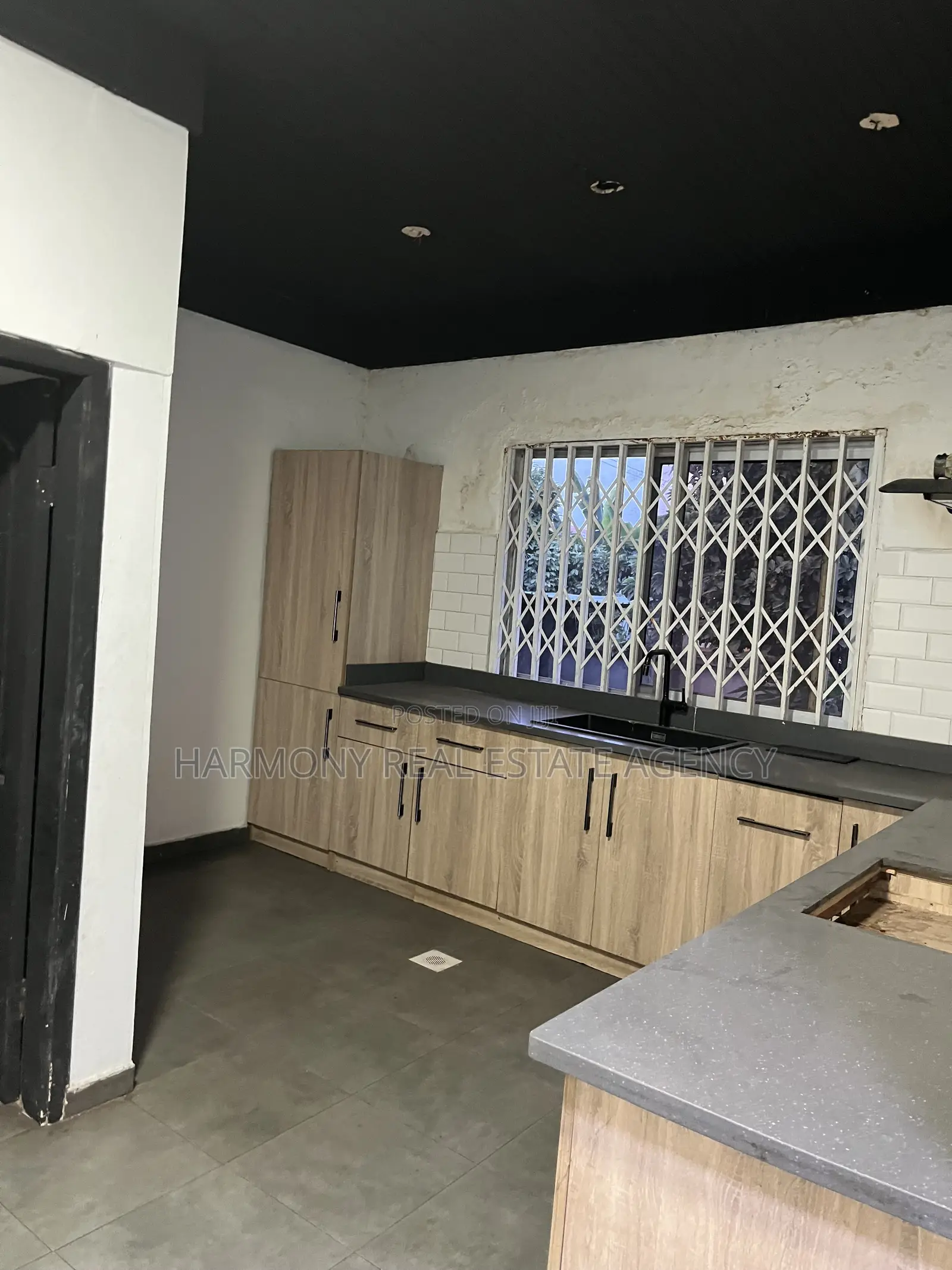 4bdrm House in Abofu for sale