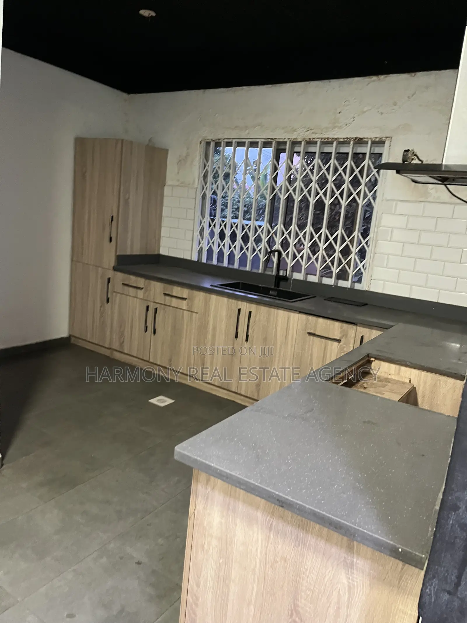 4bdrm House in Abofu for sale