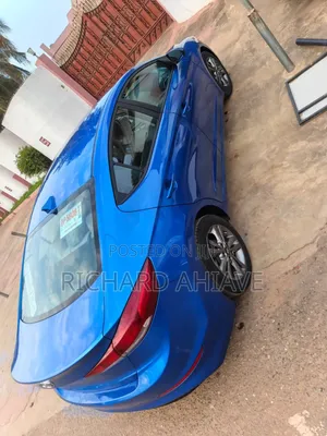 Hyundai Elantra Limited Sedan FWD (2.0L 4cyl 6A) 2017 Blue