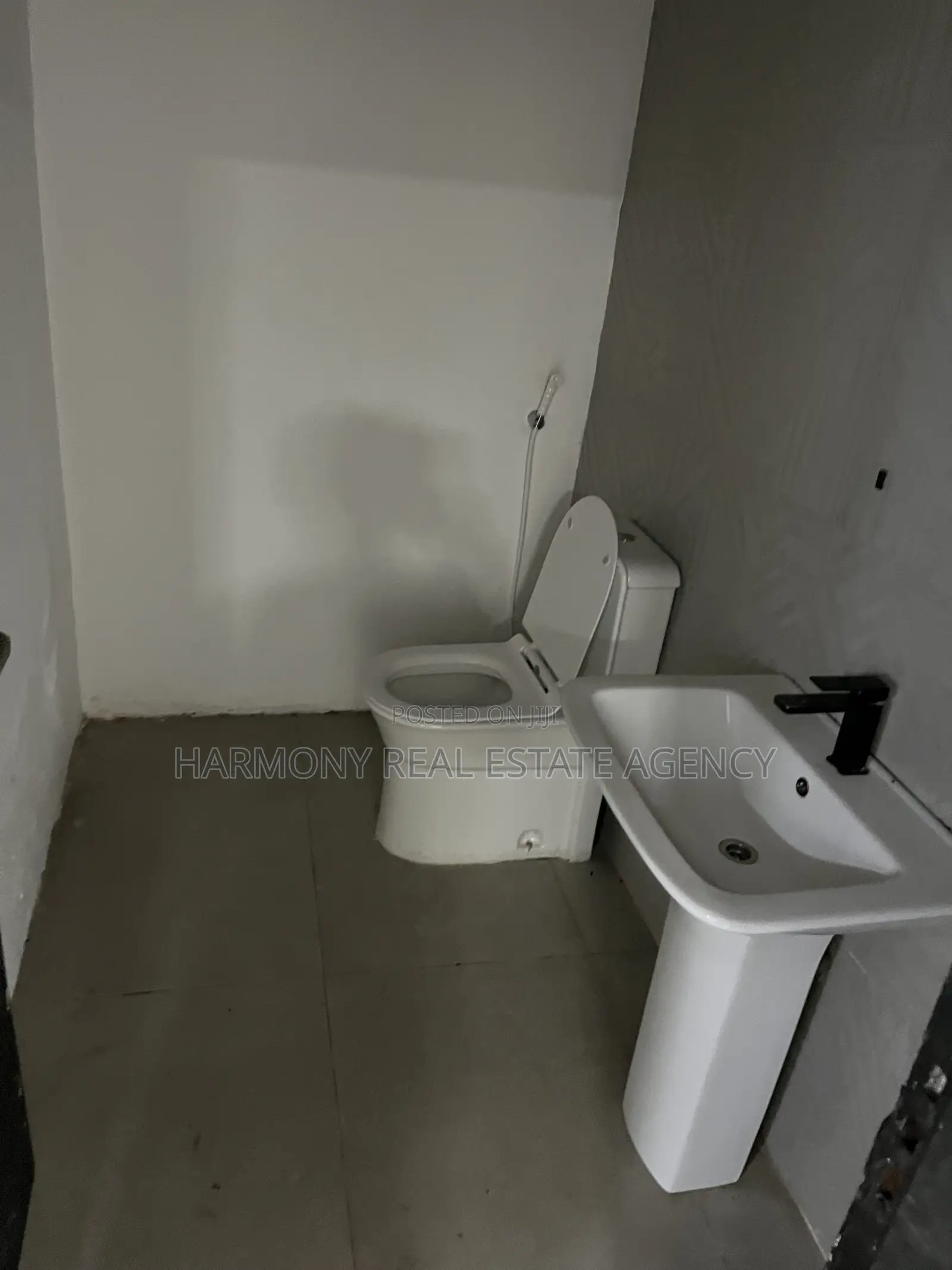 4bdrm House in Abofu for sale